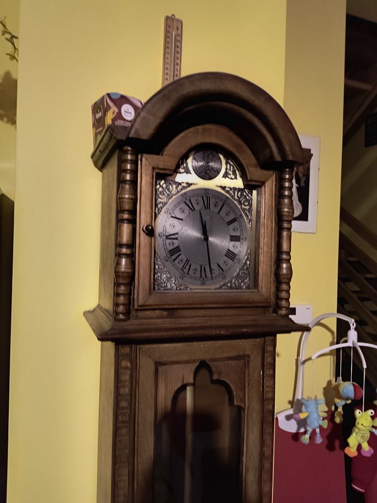 Zegar Stojący w obudowie drewnianej Podłogowy Zegarmistrz Mechanizm