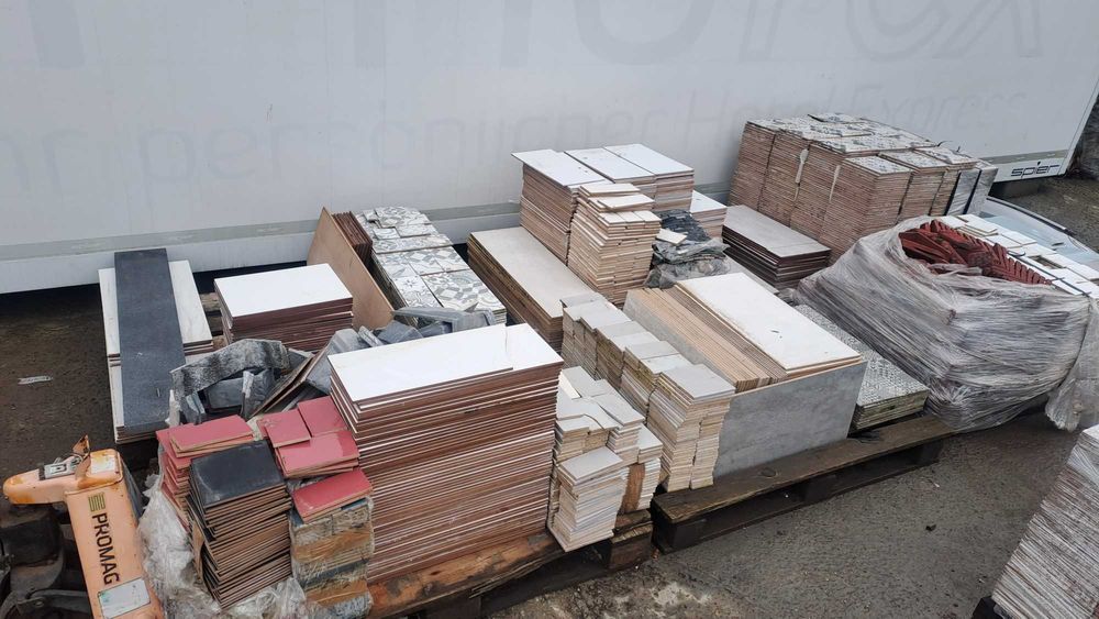 płytki ceramiczne po likwidacja  magazynu cena za m2