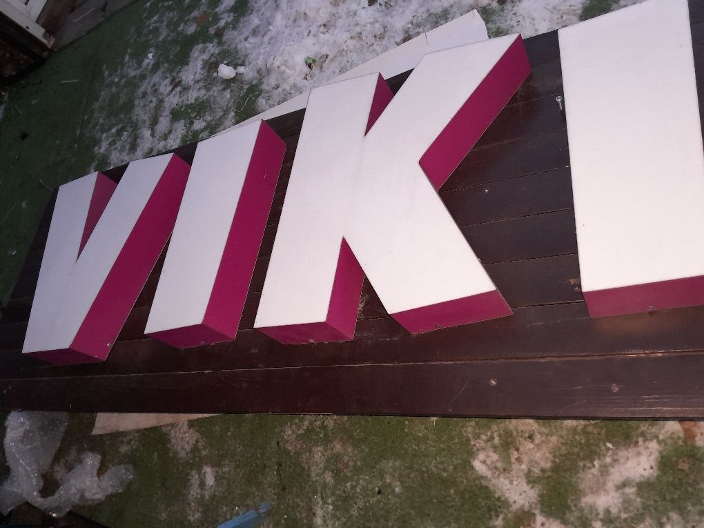 Продам наружную  вывеску VIKI (с подсветкой)