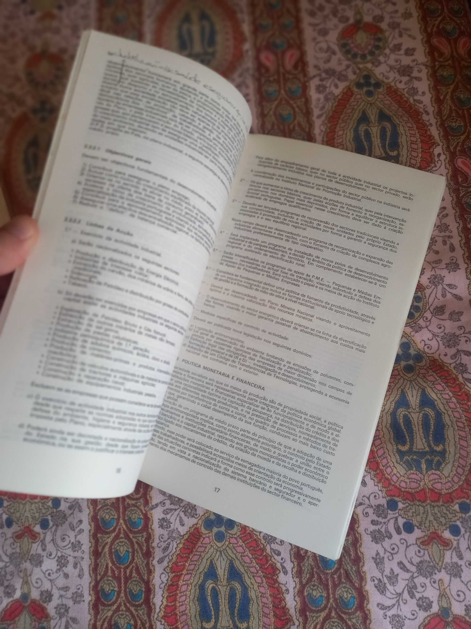 Dois livros folhetos do Partido Socialista em 1973 e em 1974