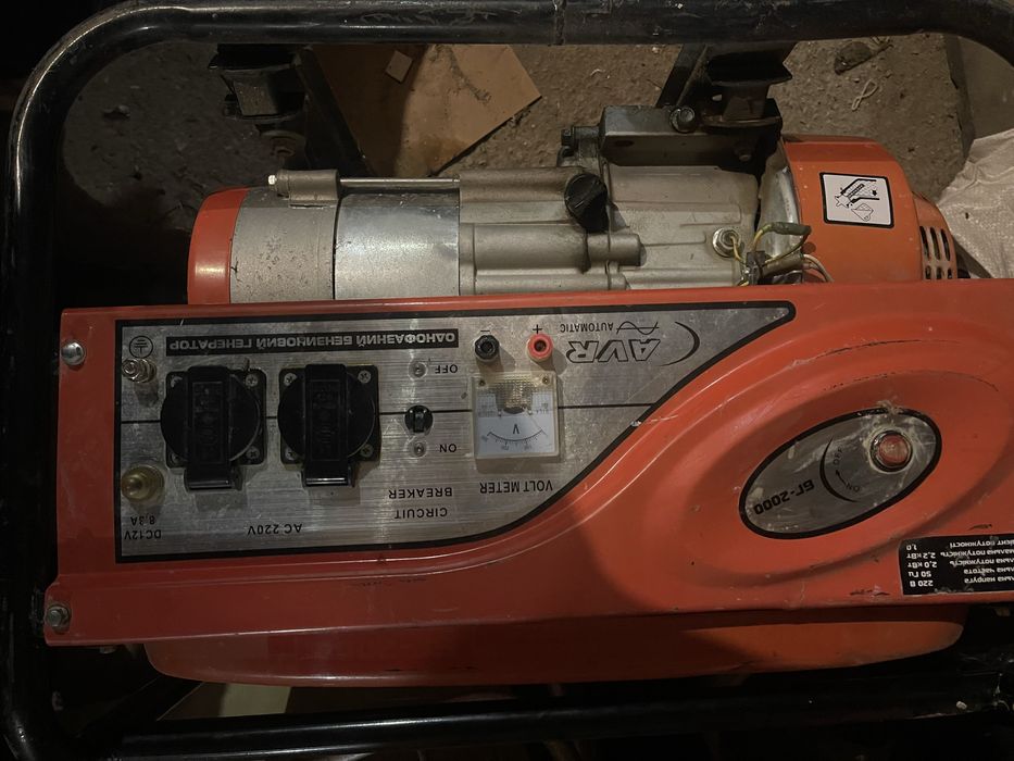 Однофазний електрогенератор на бензині