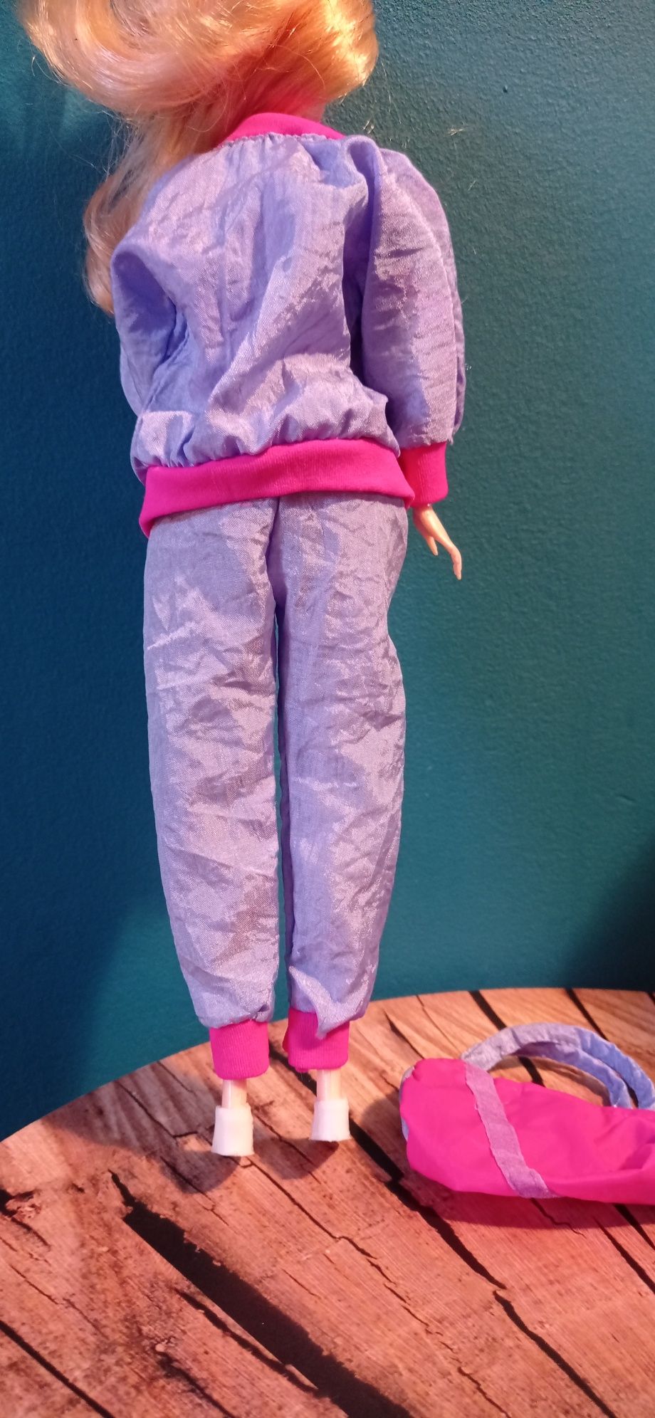 Vintage zestaw ubranek dla lalek typu modowego Barbie dres kreszowy