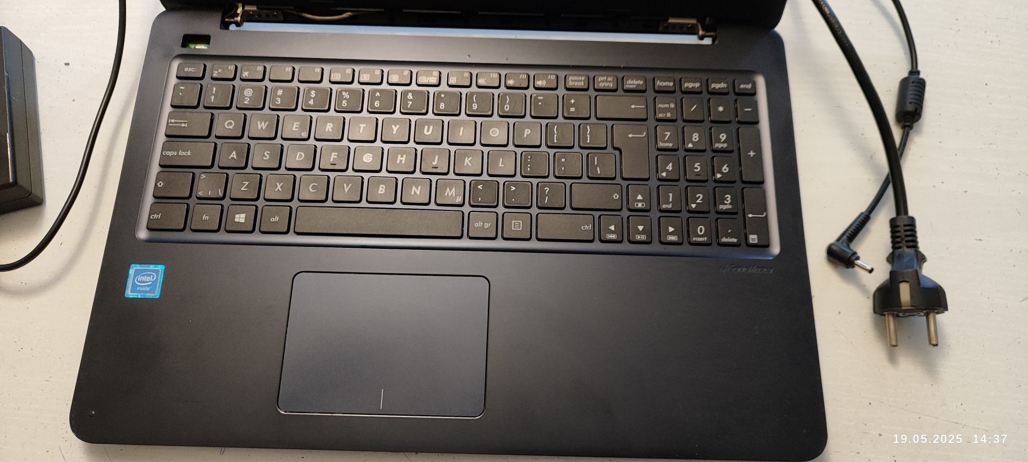 Laptop Asus R417M uszkodzony
