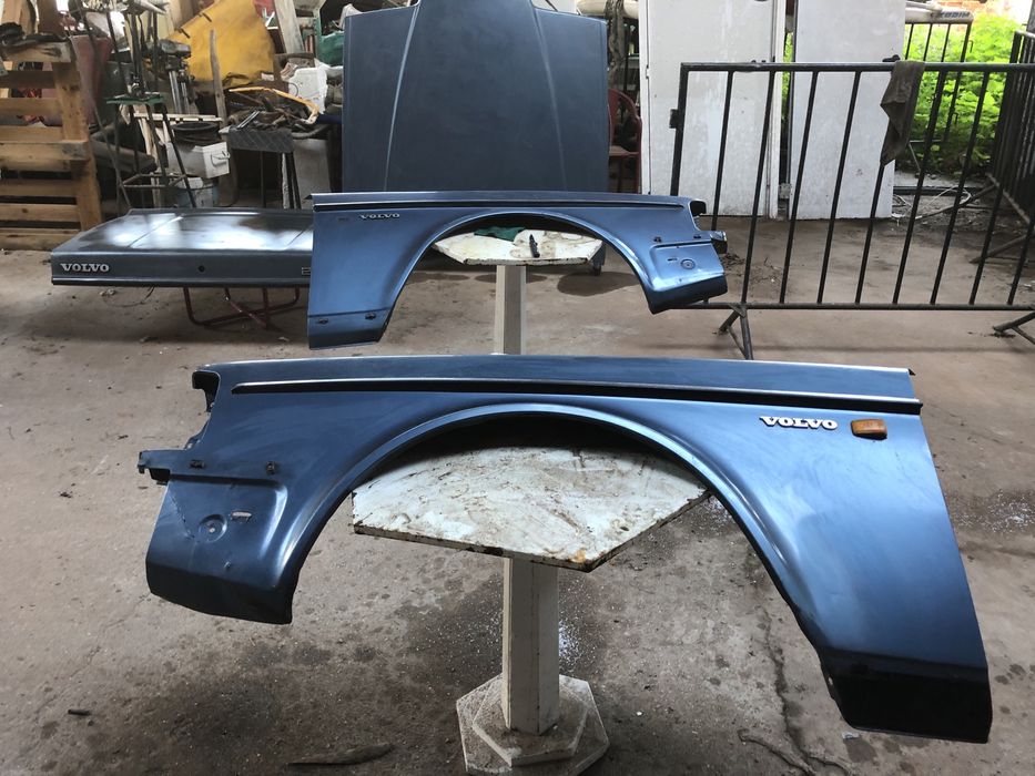 Capô,bagajeira e dois guarda lamas e muito mais do Volvo modelo 240.