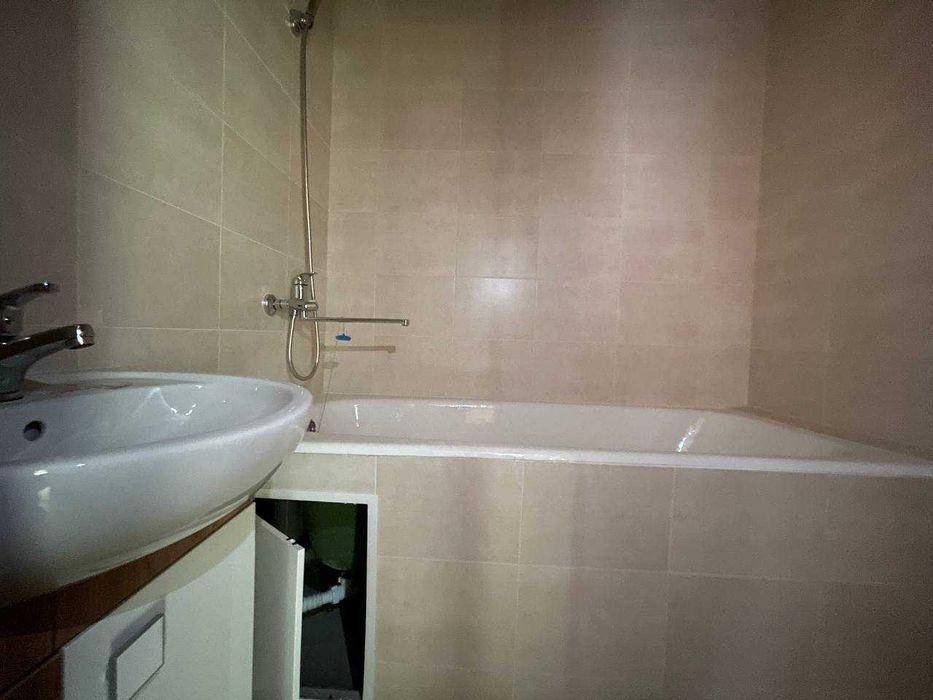 Велика квартира, 4 кімнати - 82м2 у центрі Броварів, бул. Незалежності