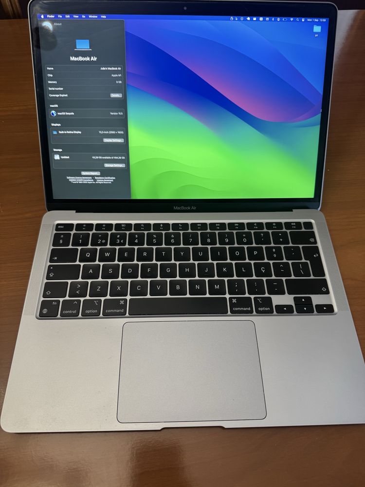 MacBook Air M1 (2020) – 8 GB RAM • 512 GB SSD