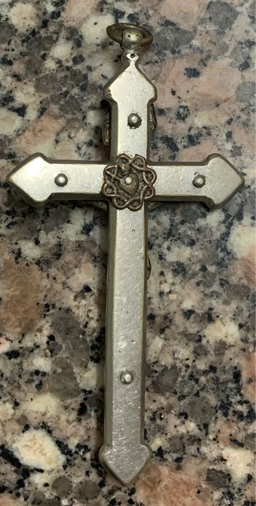 Cruz de Cristo preta