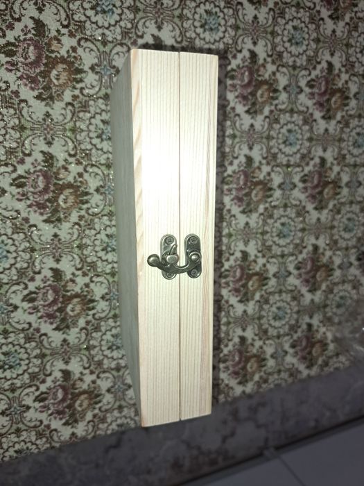 Дерев'яна скринька для зберігання 50 монет діаметром 30 мм