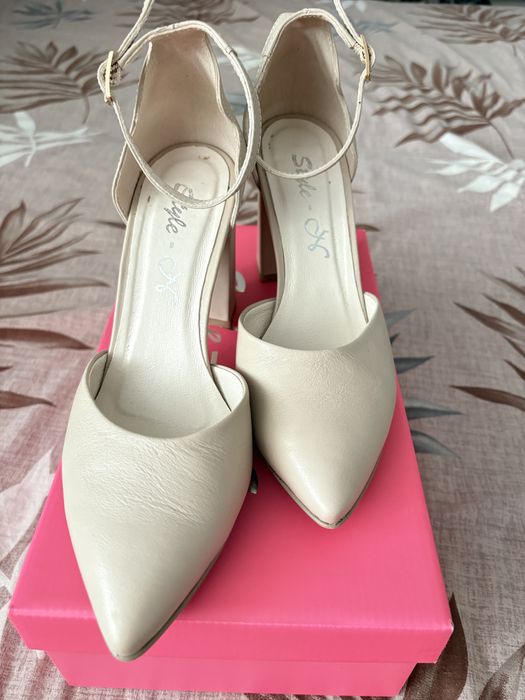 Бежеві босоніжки 38 розмір