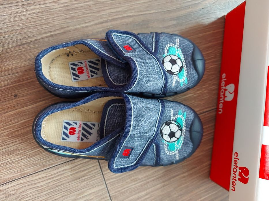 Kapcie 23 Elefanten 15cm do żłobka NOWE