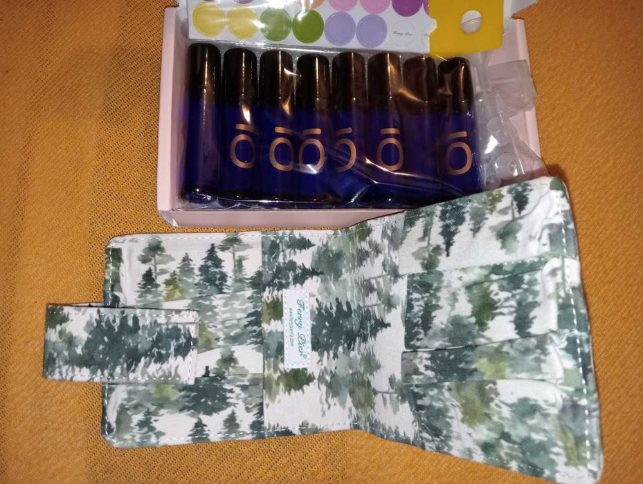 8 sztuk 10 ml Roll On Szklane Butelki na olejki, perfumy+organizer