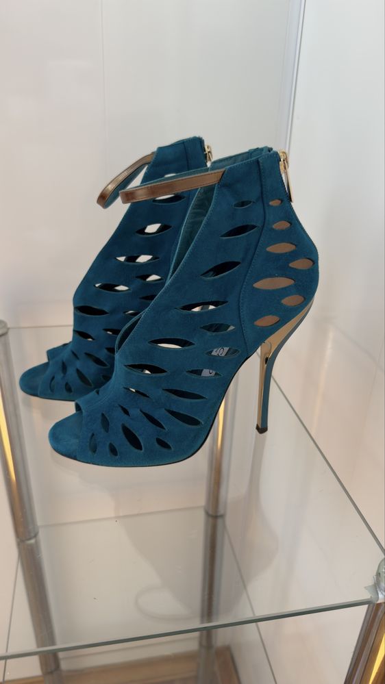 Босоніжки , літні ботильони Jimmy Choo