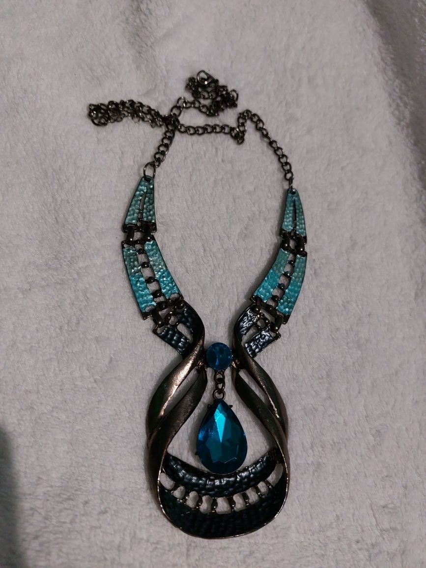 Деловое, строгое, синее ожерелье с синим кристаллом