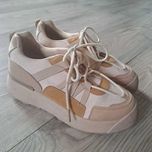 Buty sportowe, sneakersy na grubej podeszwie