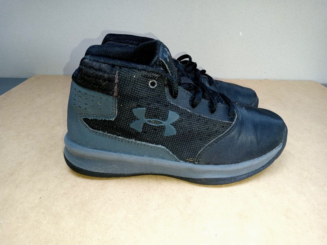 Under Armour nr 33--21.5 cm