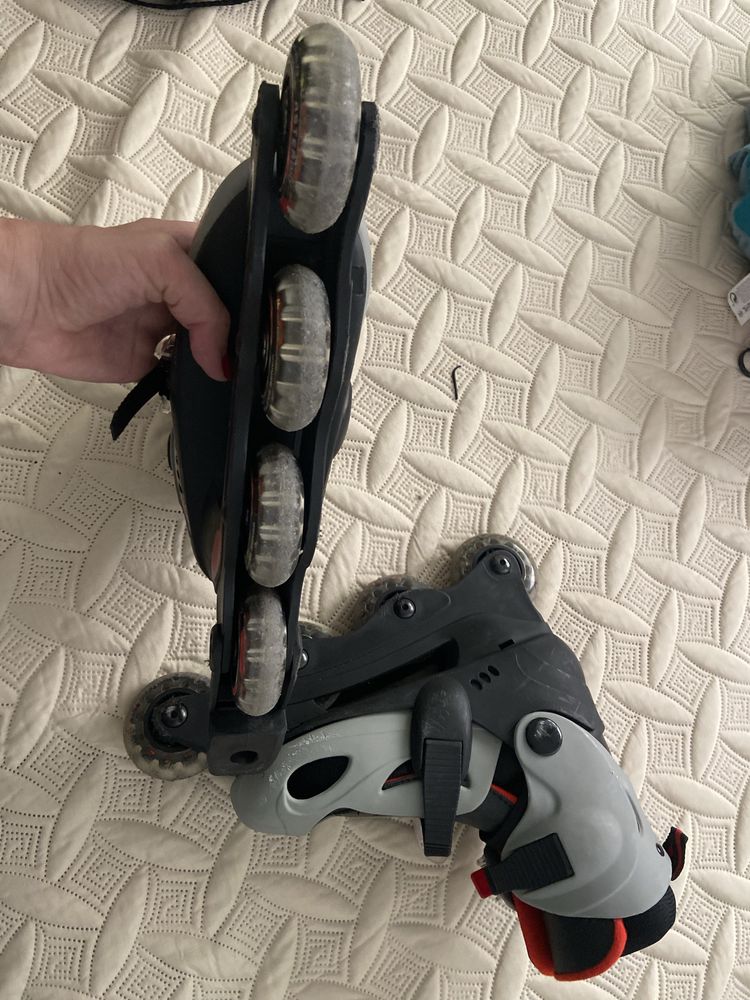 2 pares de Patins em linha bons
