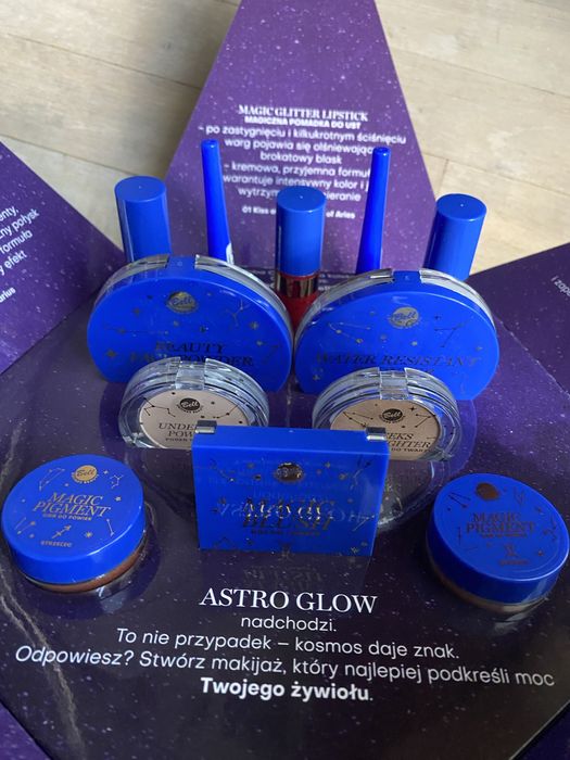 Zestaw BELL Astro Glow - limitowany zestaw 12 kosmetyków do makijażu