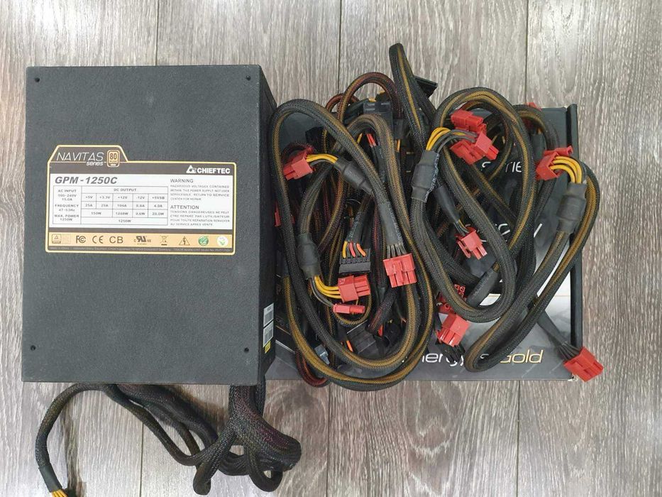 Блок живлення Chieftec Navitas GPM-1250C