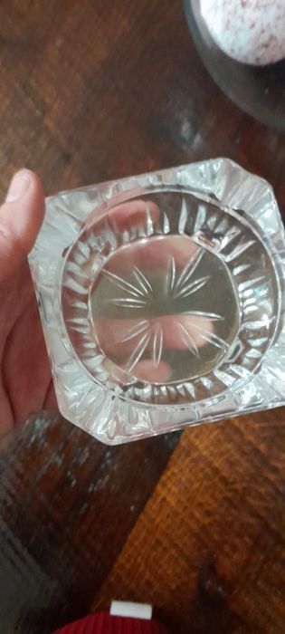 Cinzeiro de vidro trabalhado