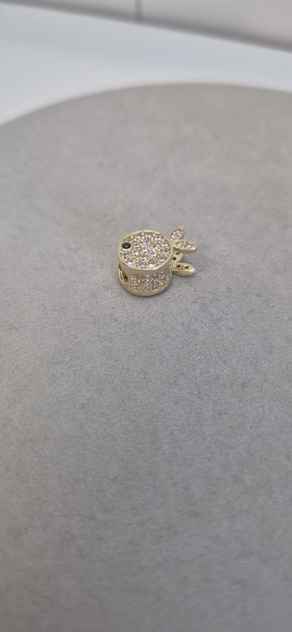 Złoty charms do bransoletki typu Pandora jabłuszko,białe cyrkonie