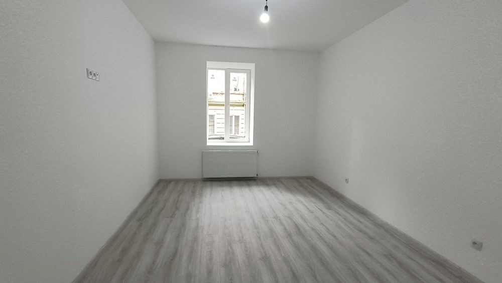 Продається 3 км квартира з капітальним ремонтом в центрі