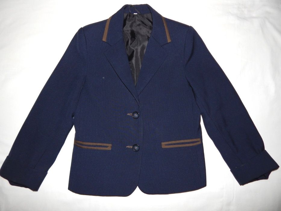 Школьный пиджак темно-синего цвета на девочку 6,5-8 лет. Размер S.