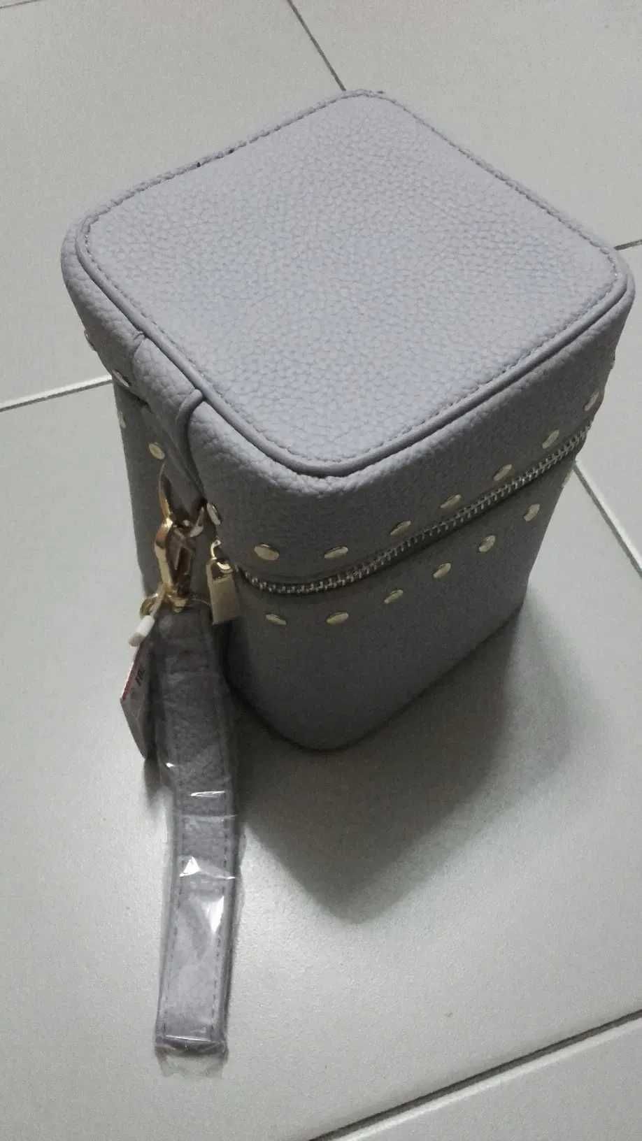 Necessaire da marca Zara Home
NOVA COM ETIQUETA!!