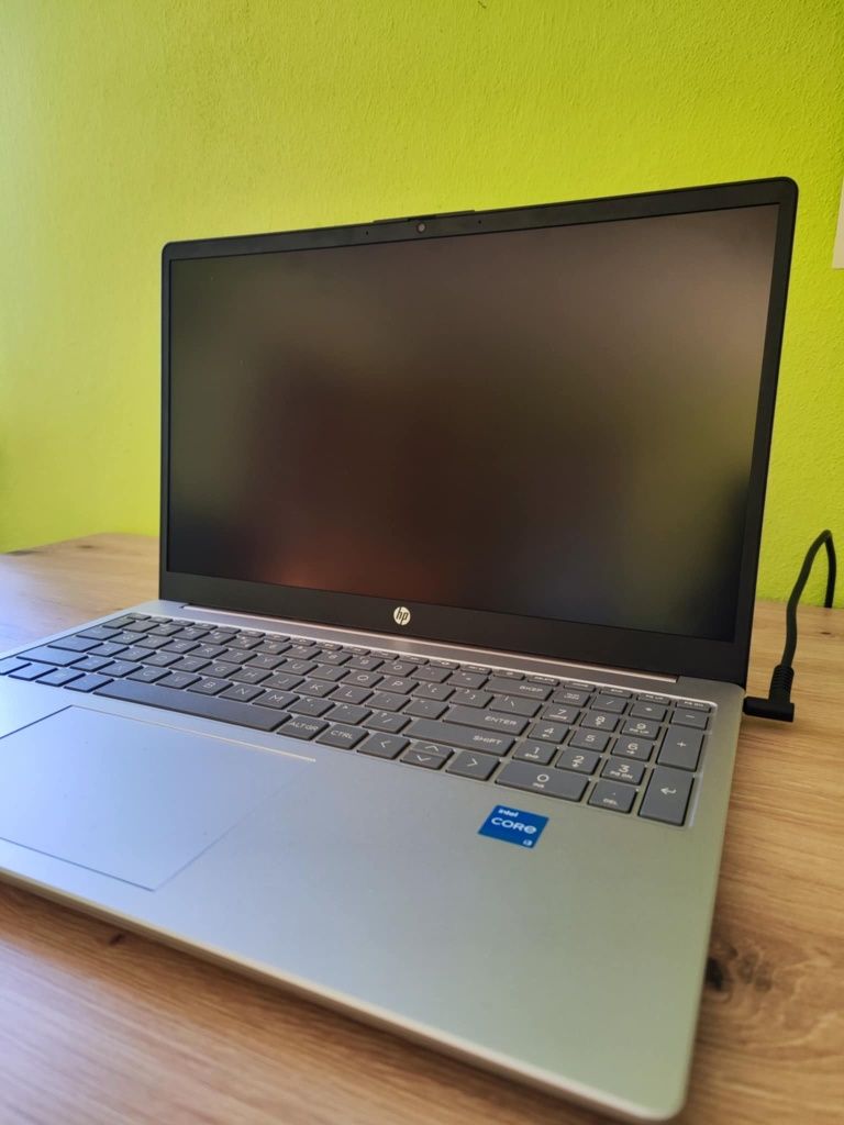 SPRZEDAM laptopa- , nowy.