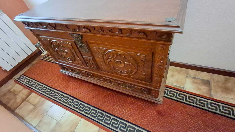 Arca em madeira maciça