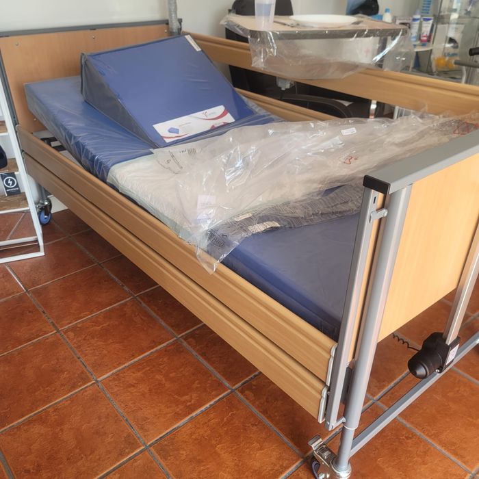Cama hospitalar Articulada Eletrica