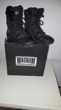 Botas tacticas marca magnum