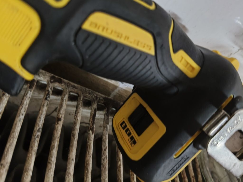 DeWalt dcf887 zakretarka 18v