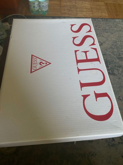 Niewiele używane buty skórzane Guess r.41, oryginalne pudełko