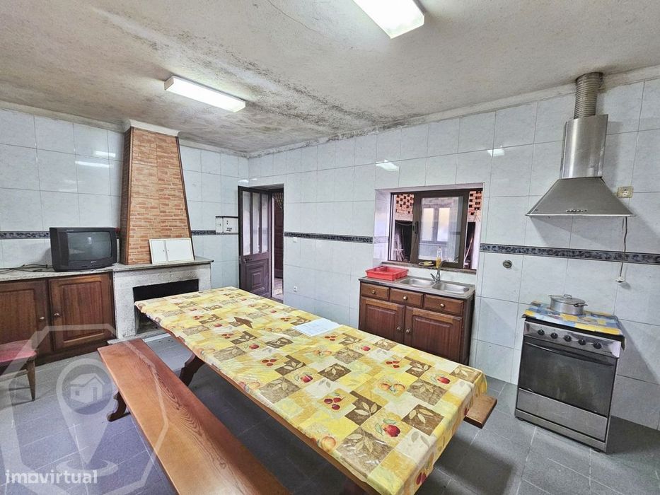 Moradia T3 em Castanheira do Vouga - Pátio e Anexos!