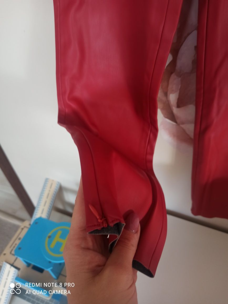 Spodnie skórzane Zara S leginsy czerwień wysoki stan pasek święta