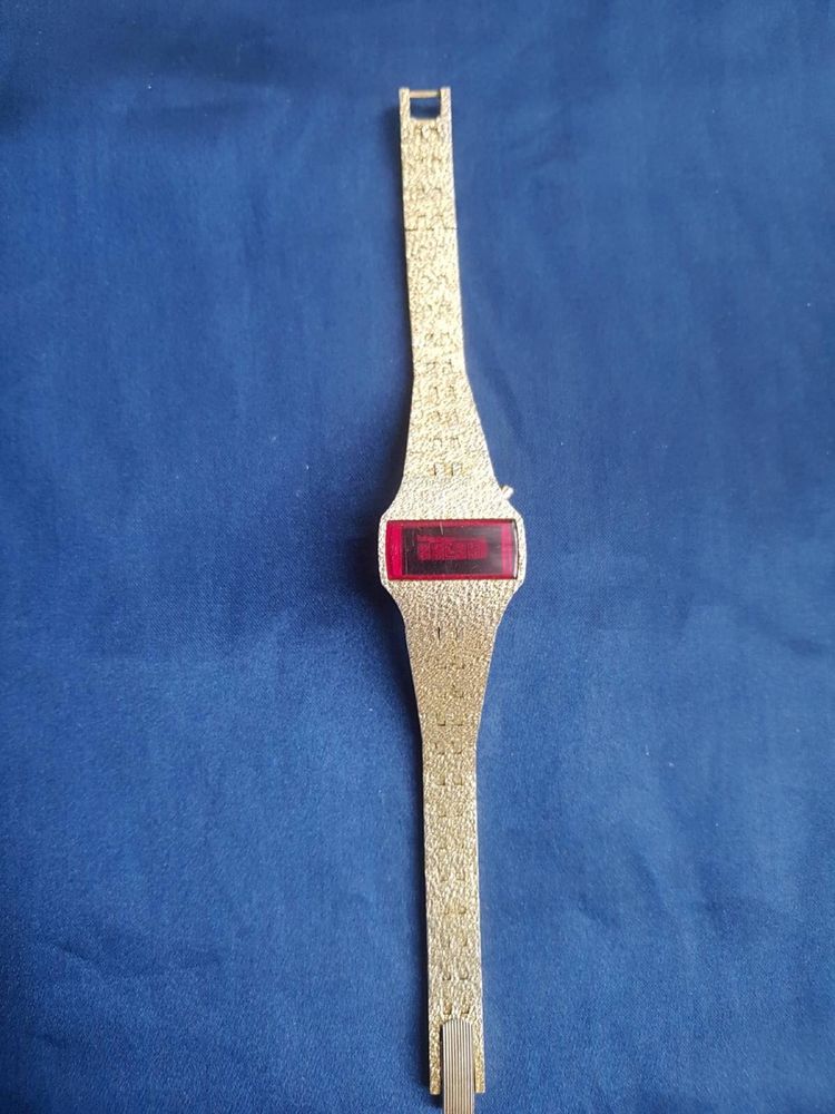 Часы Sharp electronic l.e.d quartz 1970 х