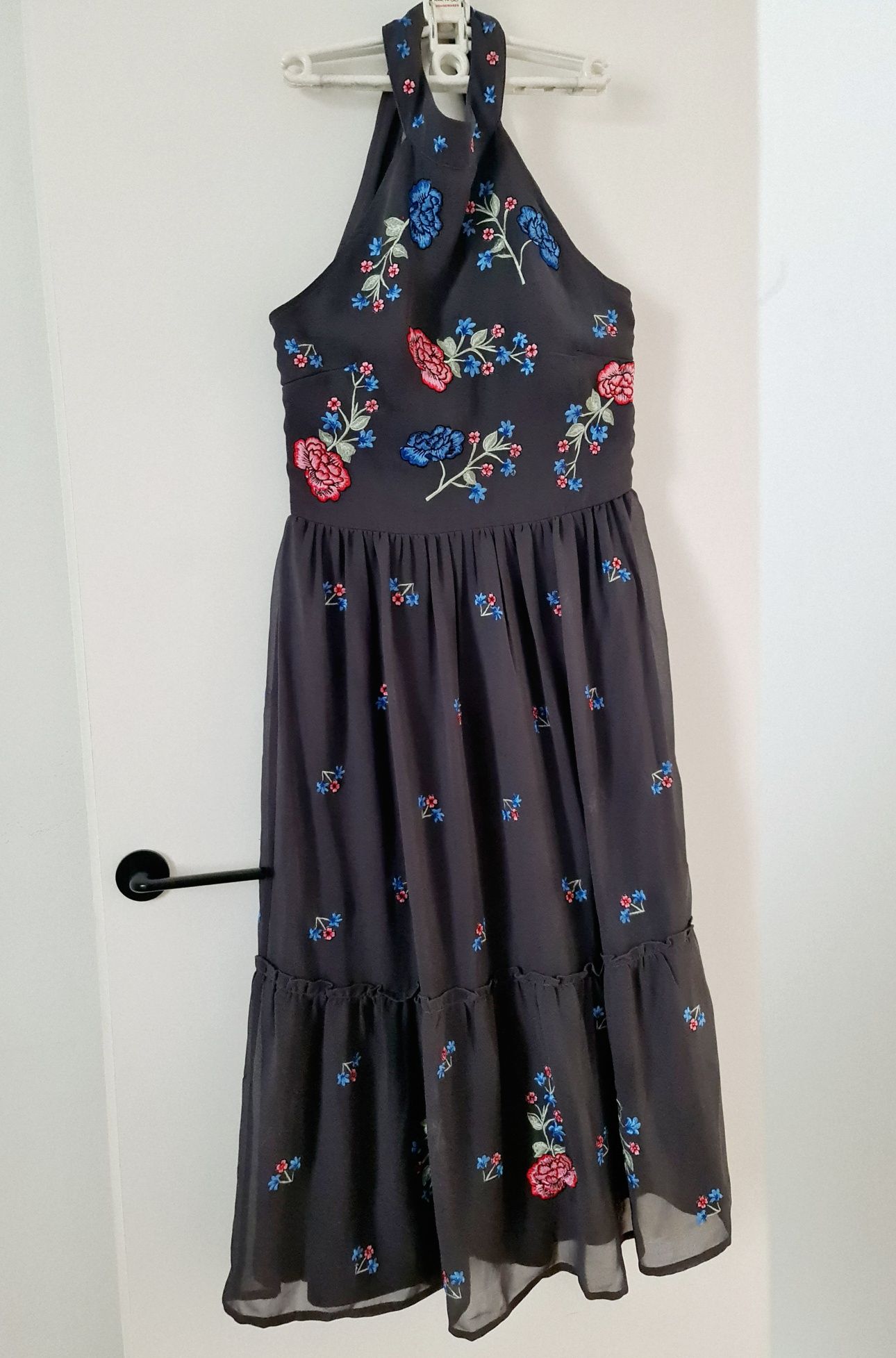 Sukienka marki Lace & Beads rozmiar L / M dekolt halter koronkowa