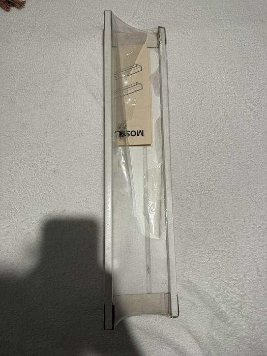 Biala polka scienna Ikea Mosslanda