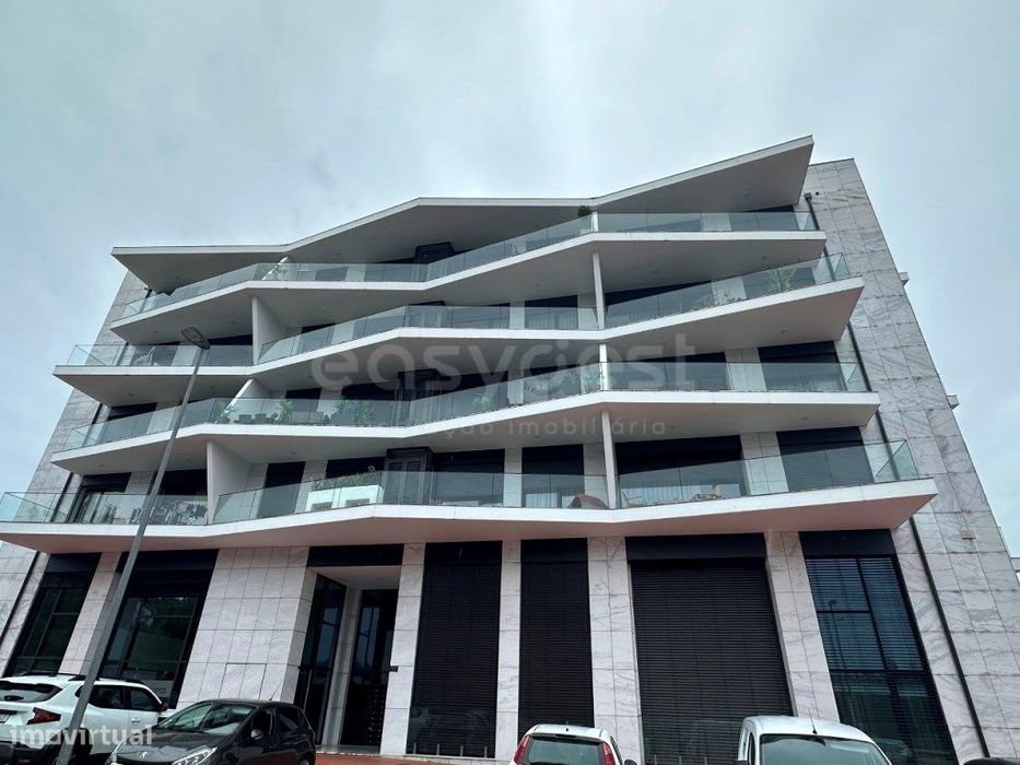 Apartamento T1 , com garagem, localizado na Quinta da Portela, em C...