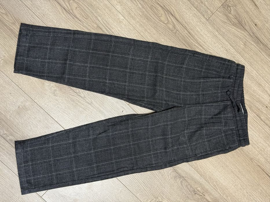 Spodnie casual chlopiece 128 szare w kratke