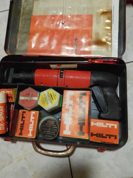 Pistolet prochowy do gwoździ Hilti. DX-400 Stan bardzo dobry.