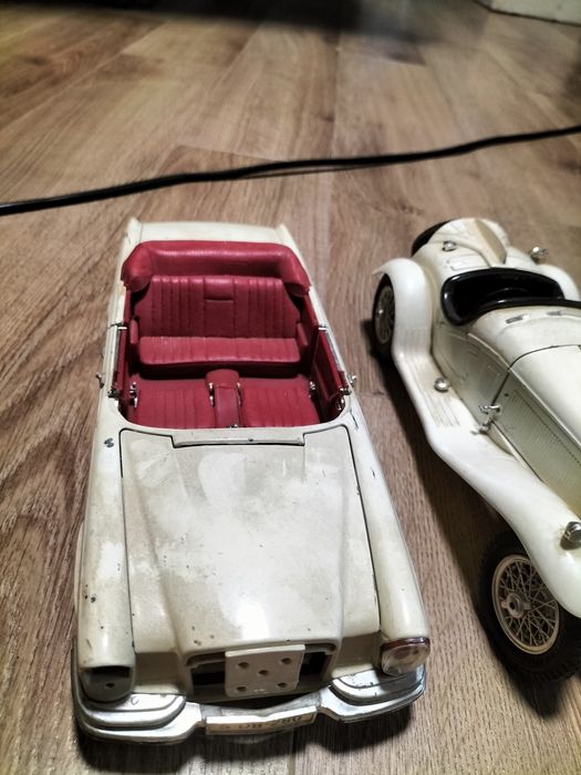 Modele trzy sztuki cena za komplet