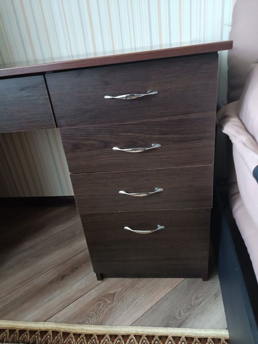 Продам Письмовий стіл, самовивіз