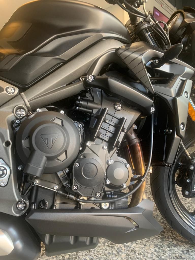 Triumph Street Triple R 765 =  120cv! -Grantia 2027 - MT09 -Z900