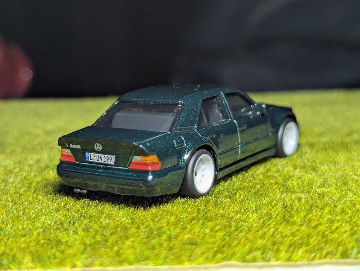Hot Wheels Mercedes-Benz 500 E + Custom White