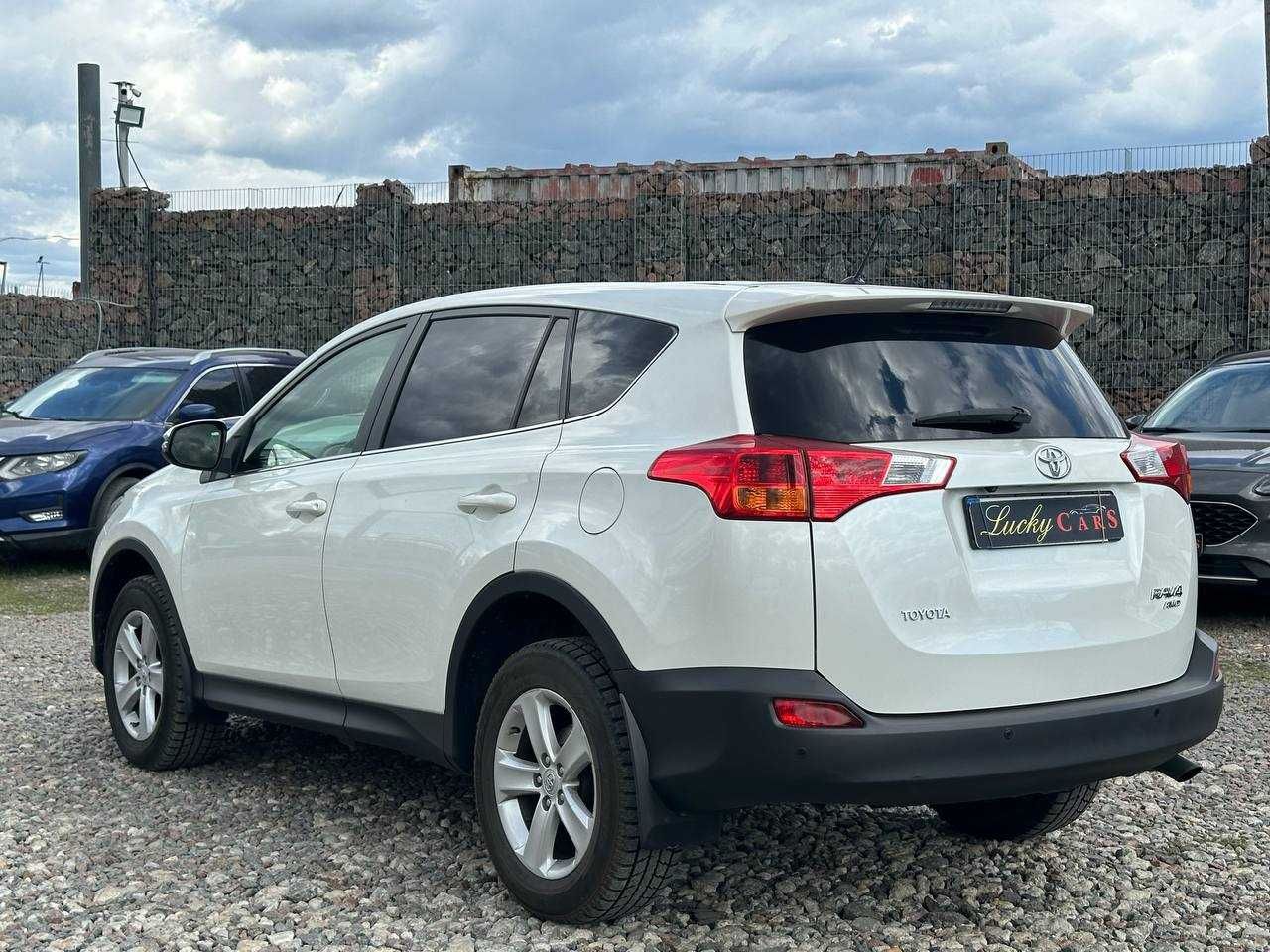 Авто Toyota RAV4 2014