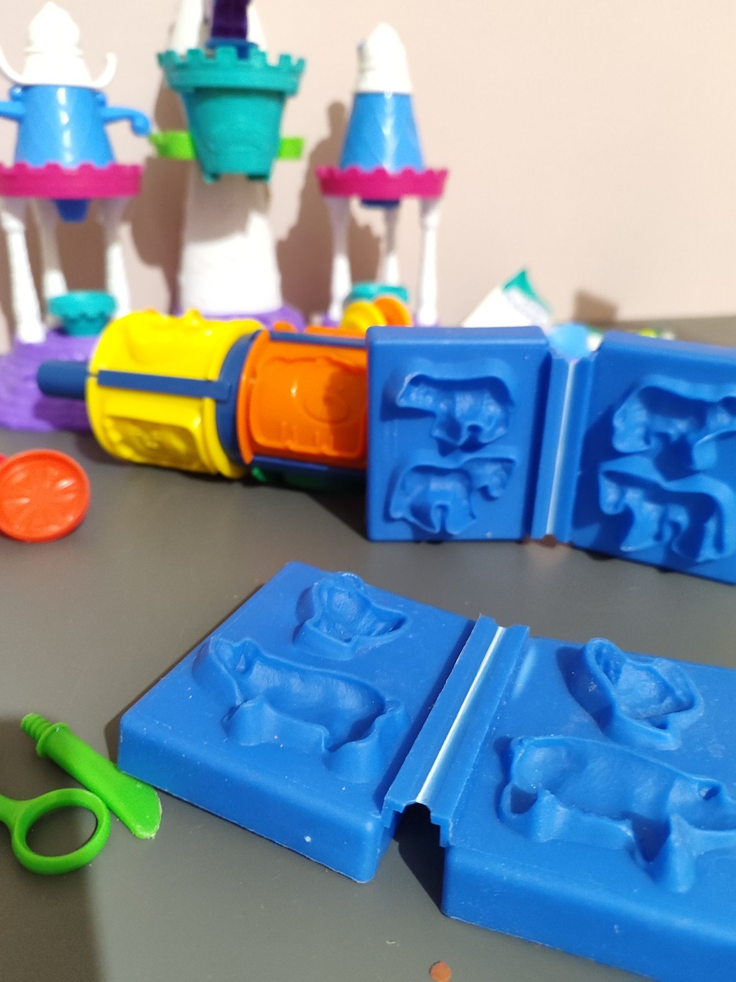 Zestaw do ciastoliny Play doh lodziarnia, wóz strażacki i dodatki