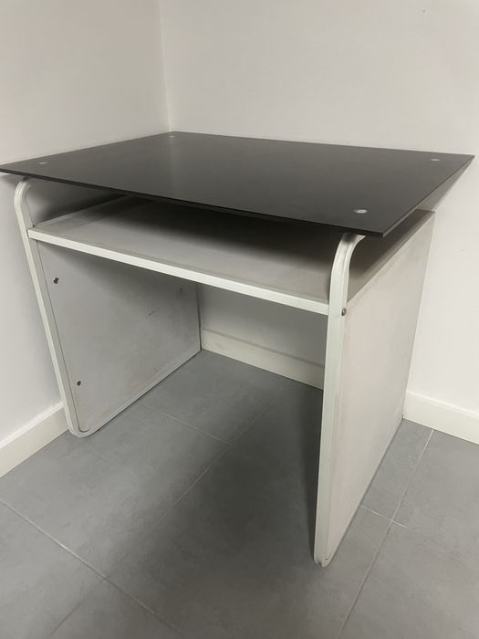 Secretaria com tampo de vidro