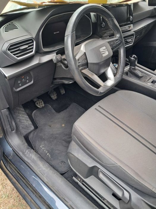 Seat leon 2.0 Tdi ST 2022 SINISTRADO a trabalhar bem