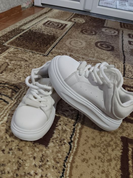 Кросівки для дівчинки